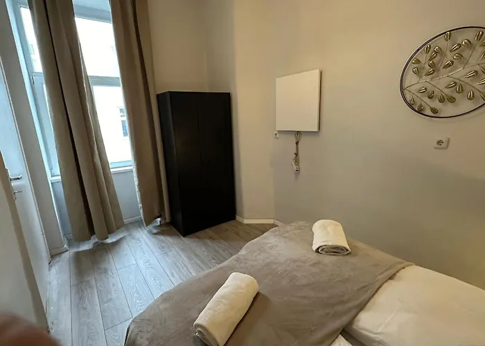 Near Westbahnhof Station Simple 2br & 1lr Appartamento
