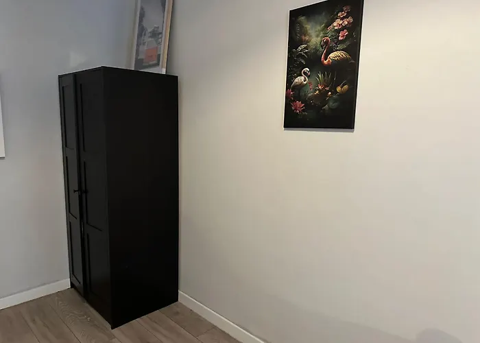 Near Westbahnhof Station Simple 2br & 1lr * Vienna