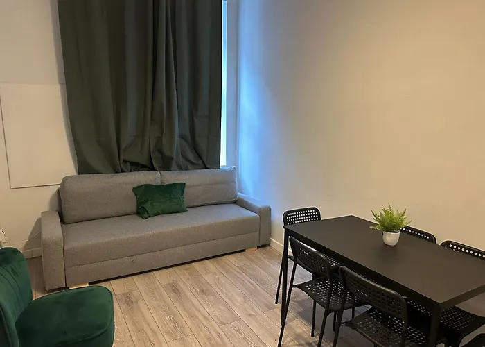 Near Westbahnhof Station Simple 2br & 1lr Vienna
