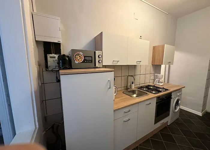 Near Westbahnhof Station Simple 2br & 1lr Appartamento